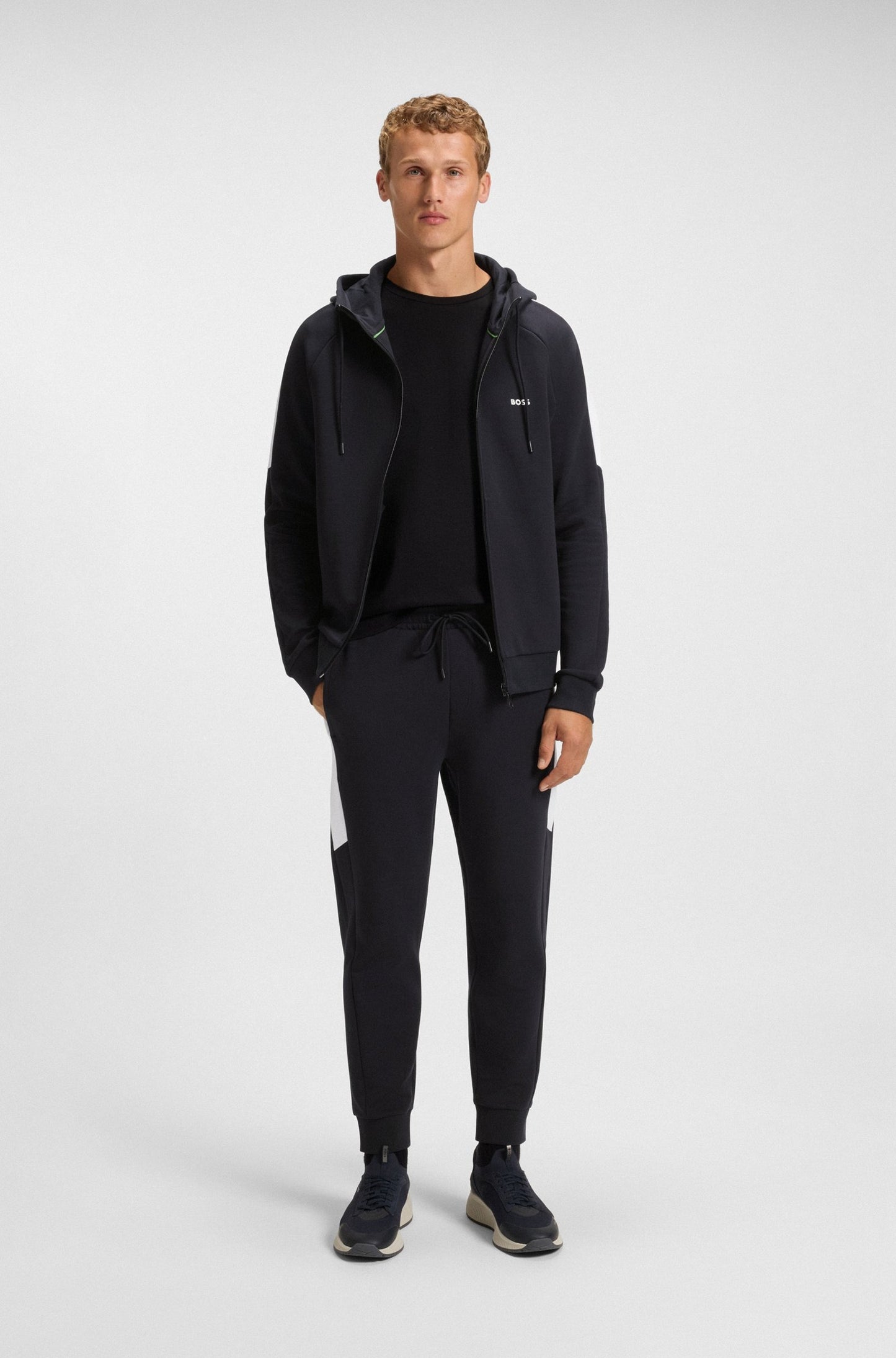 Trainingsanzug aus Stretch-Baumwolle mit kontrastierenden Einsätzen