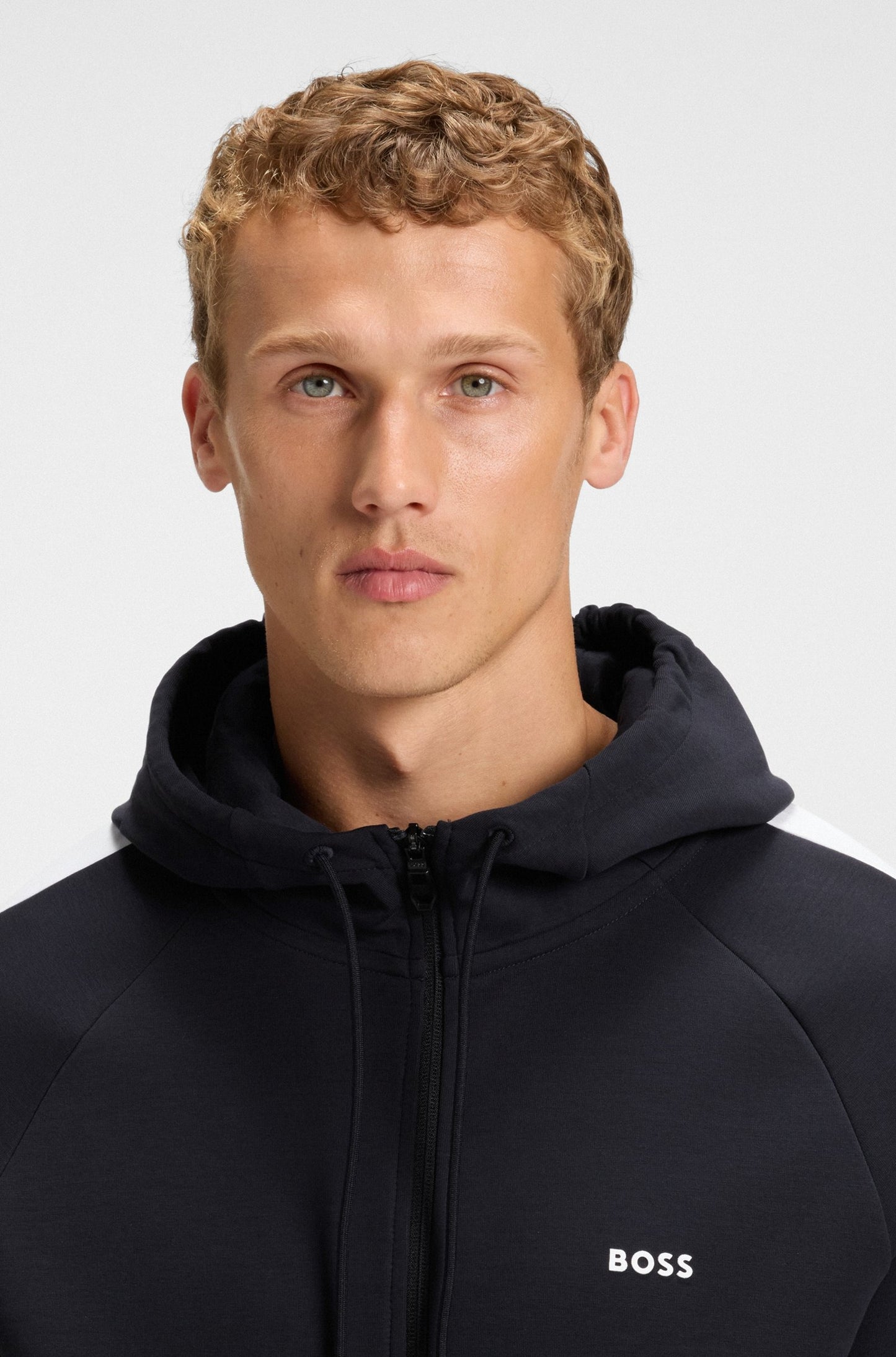 Trainingsanzug aus Stretch-Baumwolle mit kontrastierenden Einsätzen